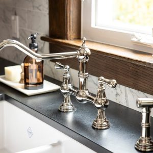 Artistic Retro Hot and Cold Sink Faucet